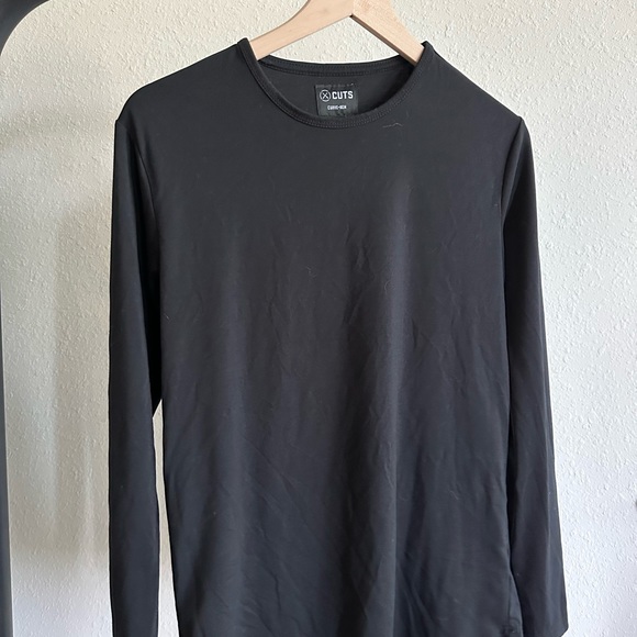 Cuts Clothing AO Long Sleeve Curve -Hem Tee. Various colors. Small - Picture 3 of 3